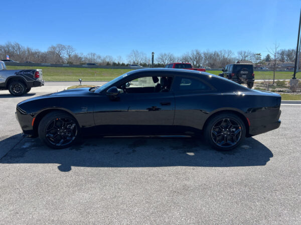 2025 Dodge CHARGER 2-DOOR DAYTONA R/T AWD - Image 4