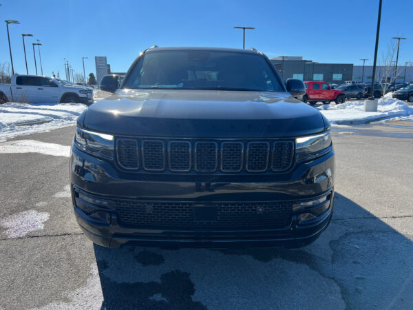2025 Jeep WAGONEER CARBIDE 4X4 - Image 3
