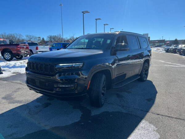 2025 Jeep WAGONEER CARBIDE 4X4 - Image 2