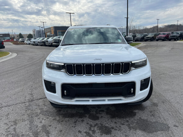 2025 Jeep GRAND CHEROKEE L OVERLAND 4X4 - Image 4