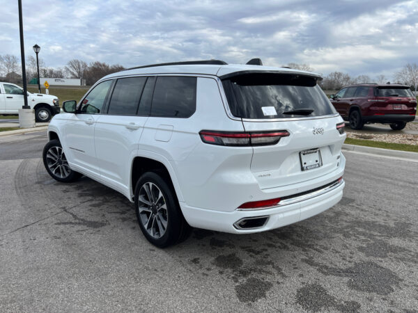 2025 Jeep GRAND CHEROKEE L OVERLAND 4X4 - Image 6