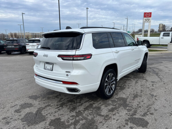 2025 Jeep GRAND CHEROKEE L OVERLAND 4X4 - Image 7