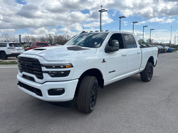 2025 RAM 2500 LARAMIE CREW CAB 4X4 - Image 4