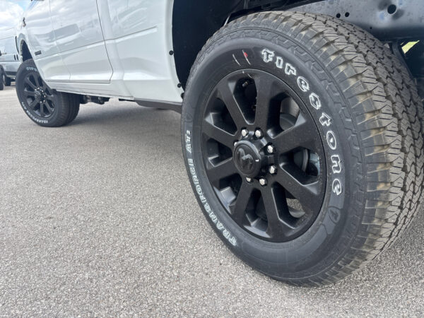 2025 RAM 2500 LARAMIE CREW CAB 4X4 - Image 10