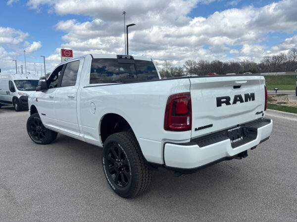 2025 RAM 2500 LARAMIE CREW CAB 4X4 - Image 6
