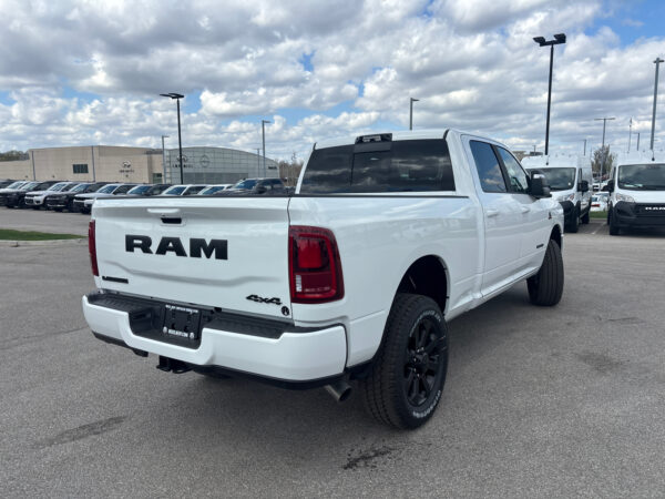 2025 RAM 2500 LARAMIE CREW CAB 4X4 - Image 8