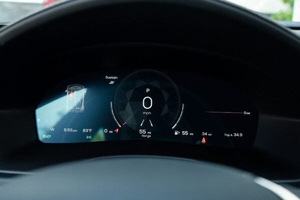 2025 Karma Revero - Image 11