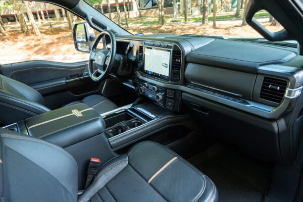 2024 Ford F-450SD Platinum DRW - Image 14