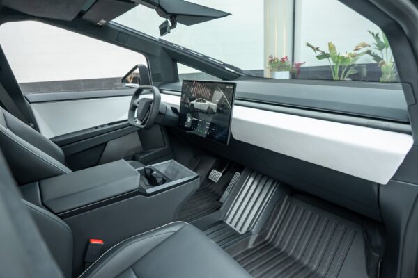 2024 Tesla Cybertruck - Image 20