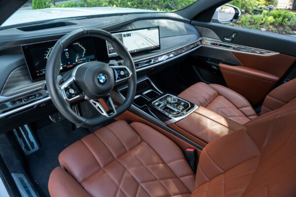 2023 BMW 7 Series 760i xDrive - Image 7