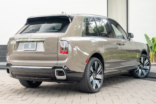 2025 Rolls-Royce Cullinan - Image 4