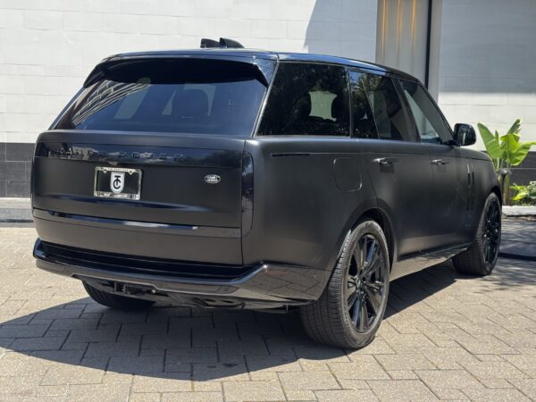 2023 Land Rover Range Rover SE - Image 6