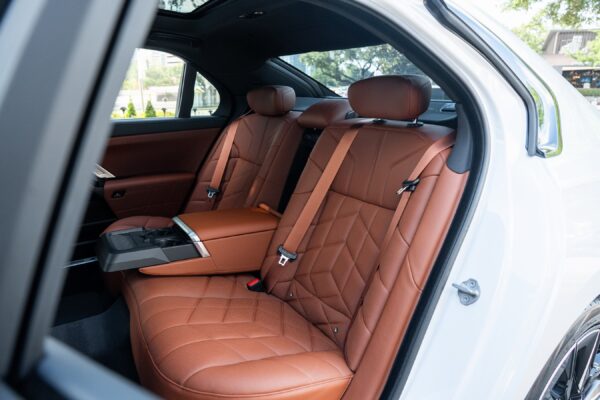 2023 BMW 7 Series 760i xDrive - Image 12