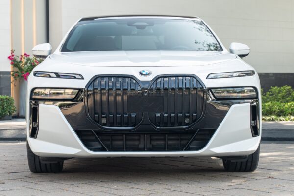 2023 BMW 7 Series 760i xDrive - Image 3