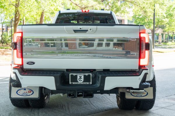 2024 Ford F-450SD Platinum DRW - Image 17