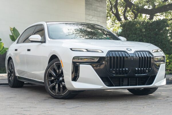 2023 BMW 7 Series 760i xDrive - Image 2