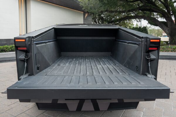 2024 Tesla Cybertruck - Image 11