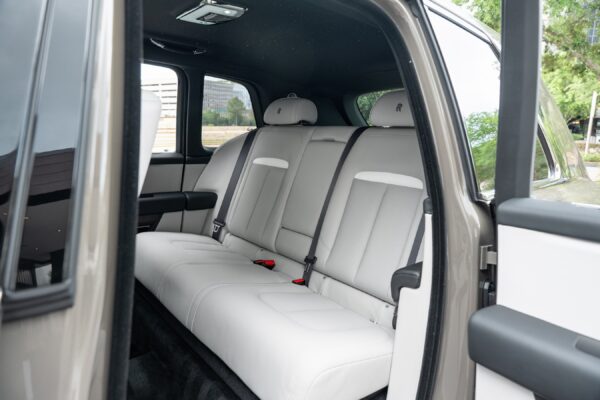 2025 Rolls-Royce Cullinan - Image 12