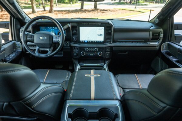 2024 Ford F-450SD Platinum DRW - Image 12