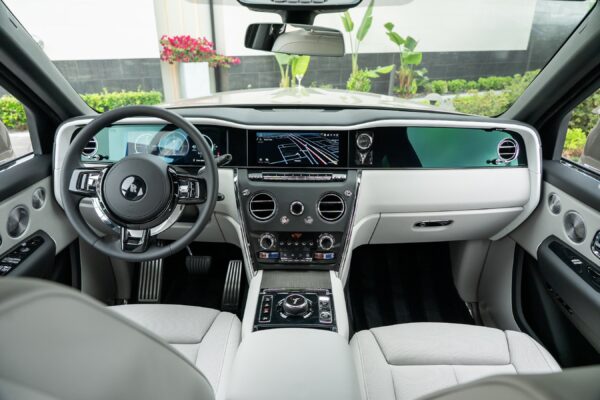 2025 Rolls-Royce Cullinan - Image 5