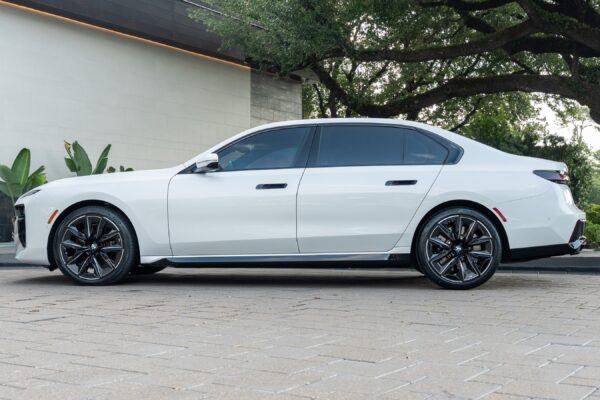 2023 BMW 7 Series 760i xDrive - Image 15