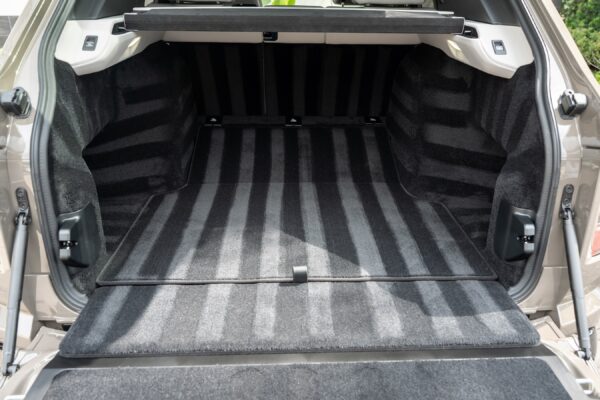2025 Rolls-Royce Cullinan - Image 10