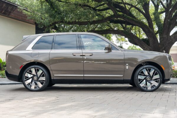 2025 Rolls-Royce Cullinan - Image 6