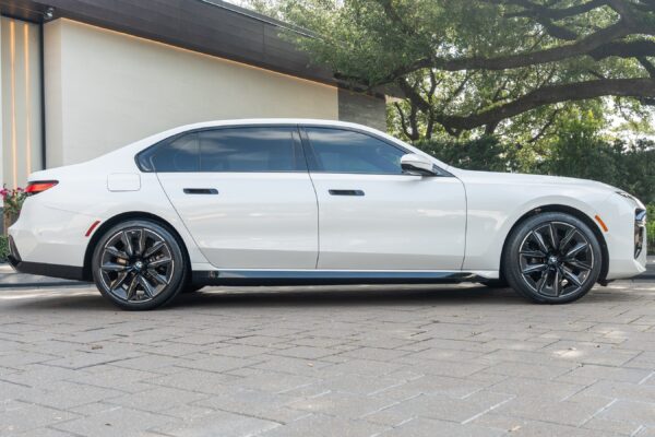 2023 BMW 7 Series 760i xDrive - Image 4
