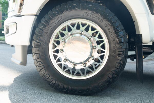 2024 Ford F-450SD Platinum DRW - Image 10