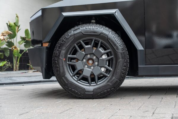 2024 Tesla Cybertruck - Image 19