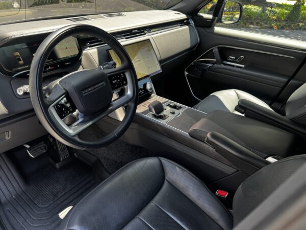 2023 Land Rover Range Rover SE - Image 7